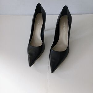 Nine West Black Leather Pumps Size 6 1/2M